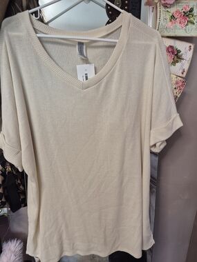 Honeyme Cream V-Neck Short Sleeve Ribbed Tee